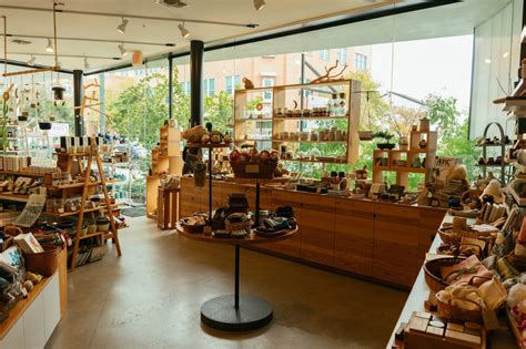 Austin gift shop. Austin, Texas is a vibrant city full of culture, music, and entertainment. With its bustling downtown area, there are plenty of places to stay for visitors looking for a great expe... 