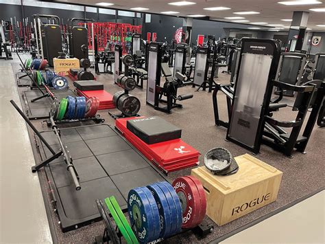 Austin gyms. Join Factory Gym, the best place for bodybuilding, powerlifting, and strongman in South Austin. Train with top equipment and friendly staff. 