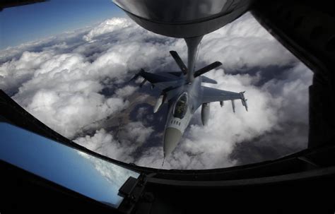 Austin hopes F-16 fight jet training for Ukrainian pilots will begin in coming weeks