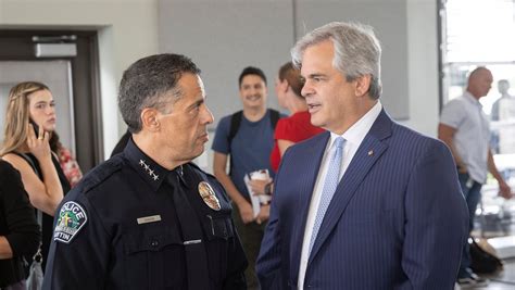 Austin leaders react to APD chief's retirement