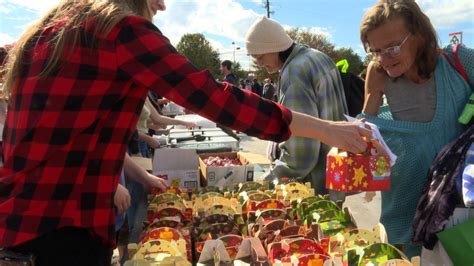Austin nonprofit passes out meals, gifts to homeless on Christmas Eve
