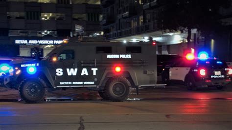 Austin police responding to SWAT call on South Lamar Boulevard