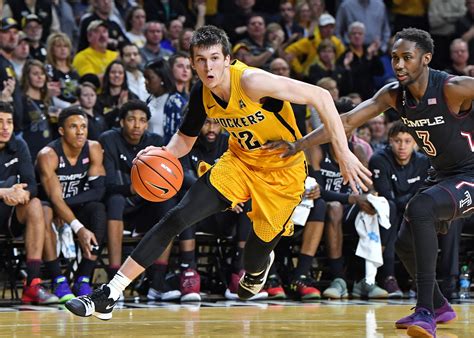 Austin reaves college team. Reaves was a force in college, working his way from Wichita State to Oklahoma, improving each and every year at each stop. In his freshman season with the Shockers, he averaged just 11.8 minutes ... 