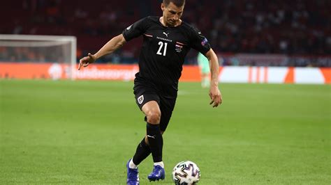Austria defender Stefan Lainer back in training after successful cancer treatment