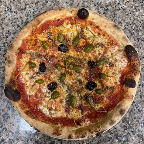 Autentico gioia.  Pizza Napoletana & Cucina di Costiera.  PRIMITIVO Vintage: 201...