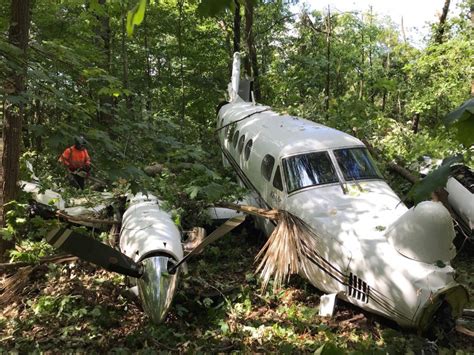 Authorities begin to remove plane after crash in Elk Grove Village