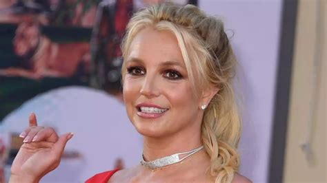 Authorities dispatched to Britney Spears’ home over video showing singer dancing with knives