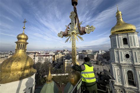 Authorities return restored golden crosses to the domes of Kyiv’s St Sophia Cathedral