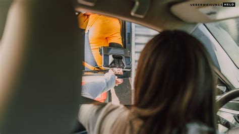 Auto bar bezahlen oder überweisen: Vor- und Nachteile im