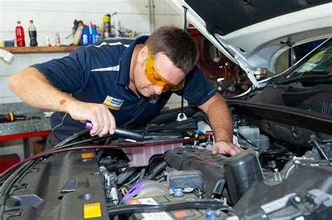 Auto specialist. Maaco's expertly trained technicians can repair your dents, dings and accidental damage to get you back on the road quickly.We service over 500,000 cars annually - with all repairs backed by our great nationwide guarantee. Nationwide Guarantee. 