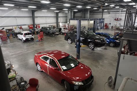 Autobody repair shop. Obviously, the insurance industry has a very strong influence on Spain’s collision repairers — with 80 percent of the repair work being insurance-paid jobs. But a very important … 