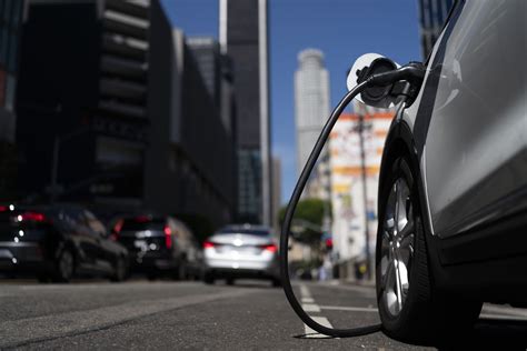 Automakers unite to build EV charging network
