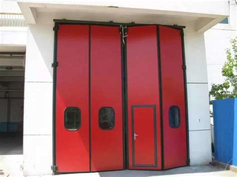 Automatic folding doors - Automatic industrial door manufacturer