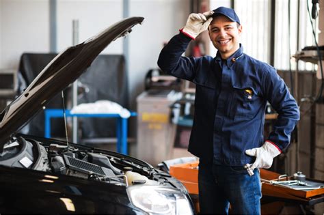 Follow these steps when writing an automotive technician cover letter: 1. Start with your personal data and greeting. Start your cover letter by writing your first and last name at the top of the page. Beneath the second line, type your contact information, including your phone number, email and current city and state.. 