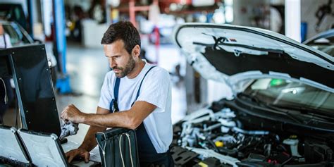 Autoreparatur: Werkstattkosten steigen deutlich - ADAC