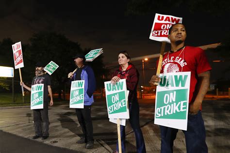 Autoworkers pause adding factories to strike after GM agrees to bring battery plants into main union contract