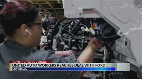 Autoworkers reach a deal with Ford, a breakthrough toward ending strikes against Detroit automakers