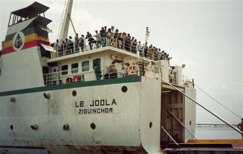 Aux victimes du bateau le joola. - User manual for enrico entsafter juicer.