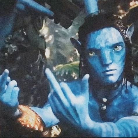 30 May 2010 ... The Na'vi have four fingers and four toes- the cause of their base eight numbering system. Since human feet are tender, some sort of soft .... 