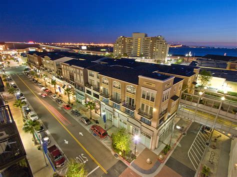 Ave emeryville at bay street. Located directly above shopping, dining, and entertainment, and just a block from transit to San Francisco, Berkeley and Oakland are less than 10 minutes away. At AVE … 