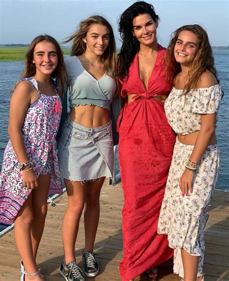 Rizzoli & Isles star Angie Harmon got the chance to costar with her daughter Avery Grace, 10, on an episode of her TNT hit airing Tuesday. “Studying lines with Avery, rehearsing with her and .... 