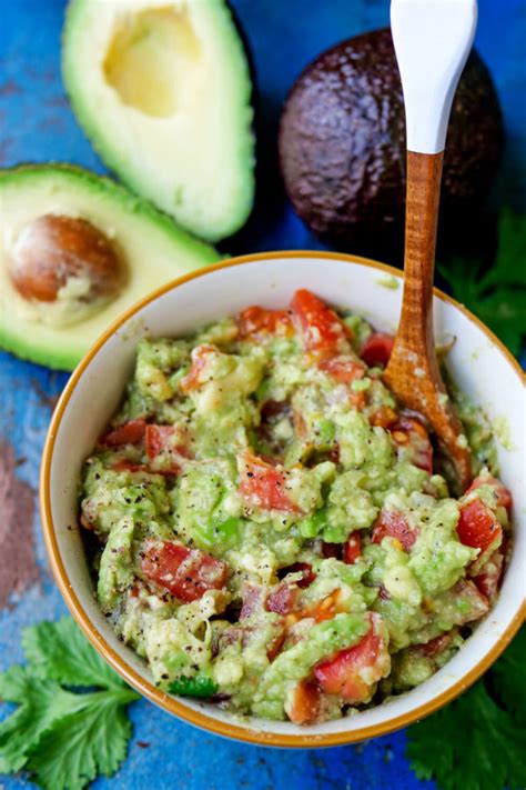 Avocado dip mit tomaten