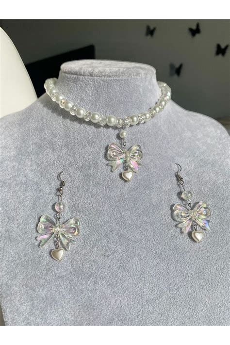 Avon incili kolye ve küpe seti . 