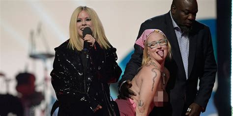 Avril Lavigne shocked as topless fan crashes Juno Awards broadcast