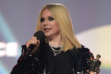 Avril lavigne 2023. Mar 14, 2023 · Avril Lavigne had to deal with a topless environmental protester while onstage at Monday's Juno Awards. The ceremony's host, Shang-Chi actor Simu Liu praised Lavigne, who is from Ontario, for ... 