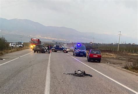 Aydın'da otomobille traktörün çarpışması sonucu 5 kişi yaralandı - Son Dakika Haberleri