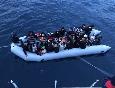 Ayvacık açıklarında 69 kaçak göçmen yakalandı