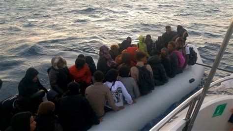 Ayvalık açıklarında 51 düzensiz göçmen kurtarıldıs