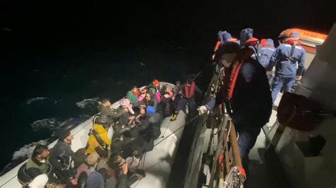 Ayvalık açıklarında 55 düzensiz göçmen yakalandı - Son Dakika Haberleri