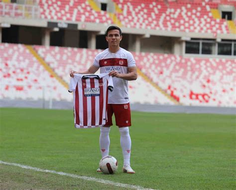 Azizbek Turgunboev resmen Sivasspor’das