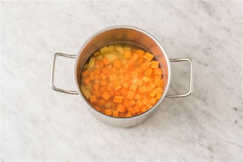 Börja  skal  samt  koka  rotfrukt  ifall  ni  önskar  äga  detta till.