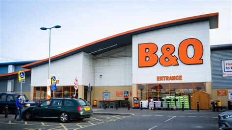 B and q near me. B&Q in Dudley is there to help homeowners, DIYers and trade people with everything from paint, garden furniture, to power tools and kitchens. 