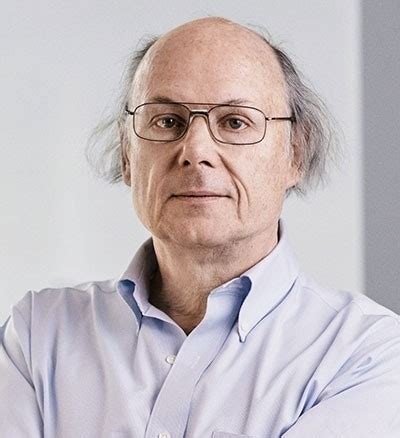 B stroustrup. ビャーネ・ストロヴストルップ（ Bjarne Stroustrup, 1950年 12月30日 - ）は、デンマークのオーフス生まれの計算機科学者。 プログラミング言語 「 C++ 」の開発で知られる。 