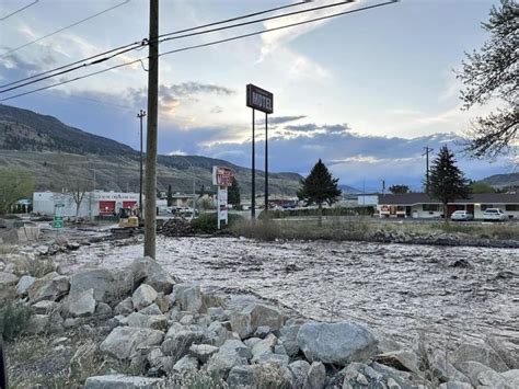 B.C.’s Cache Creek becomes raging river as floodwaters rise: mayor