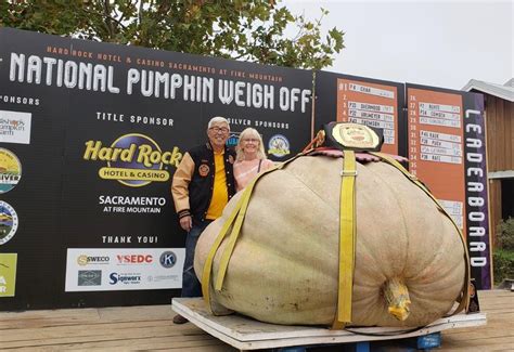 B.C. man takes one-tonne pumpkin on road trip to win California weigh-off
