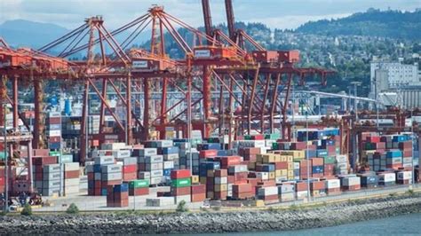 B.C. port cargo loaders approve strike, but talks continue with maritime employers