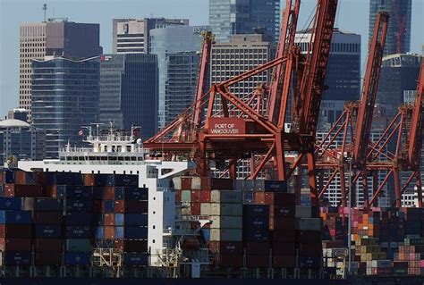 B.C. port workers ratify deal, ends months-long labour dispute