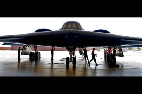 B2 level english.  A subsonic flying wing and lambda wing with a crew of two, the...
