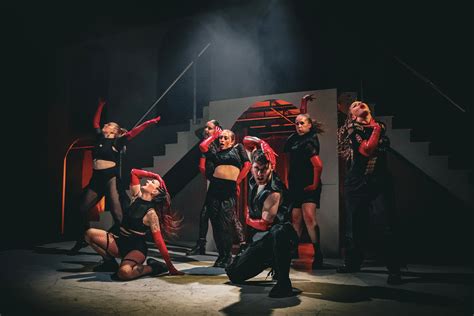 BA (Hons) Commercial Dance for Stage - muktibox.com