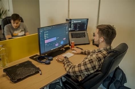 BACK END PROGRAMER & MOBILE PROGRAM - Glints - coolestguyplanet.net