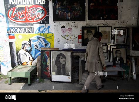 Bambang, prepare to opens his street paint studio during the ... - wintechmobiles.com