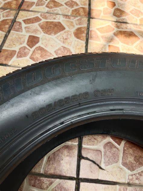 Ban mobil bekas Bridgestone R16. - raincitystudios.com