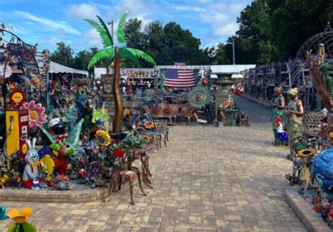 BARBERVILLE Yard Art EMPORIUM - muktibox.com