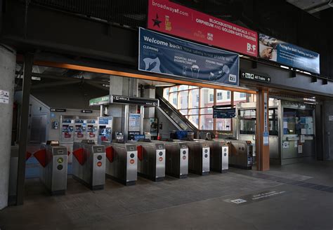 BART offers preview of new fare gates