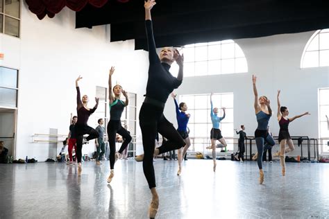 Basic to Advance Modern Dance Moves: Ultimate List - muktibox.com