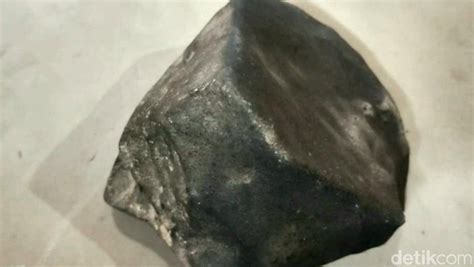 Batu Meteor Jatuh Di Indonesia - wintechmobiles.com